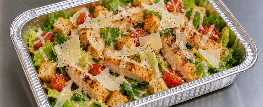 Ensalada con pollo y parmesano